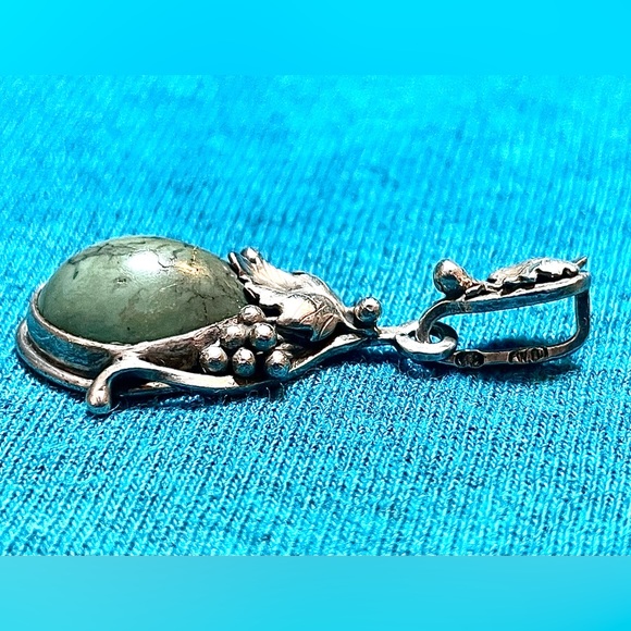 Vintage: Native American Navajo, Artesian, Turquoise, Pendant. - Picture 2 of 5